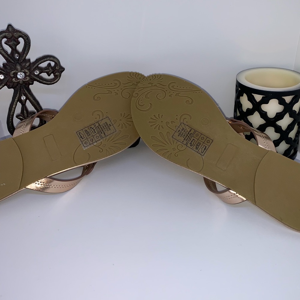 💕HP💕ROSE GOLD ornate sandals - Picture 4 of 6
